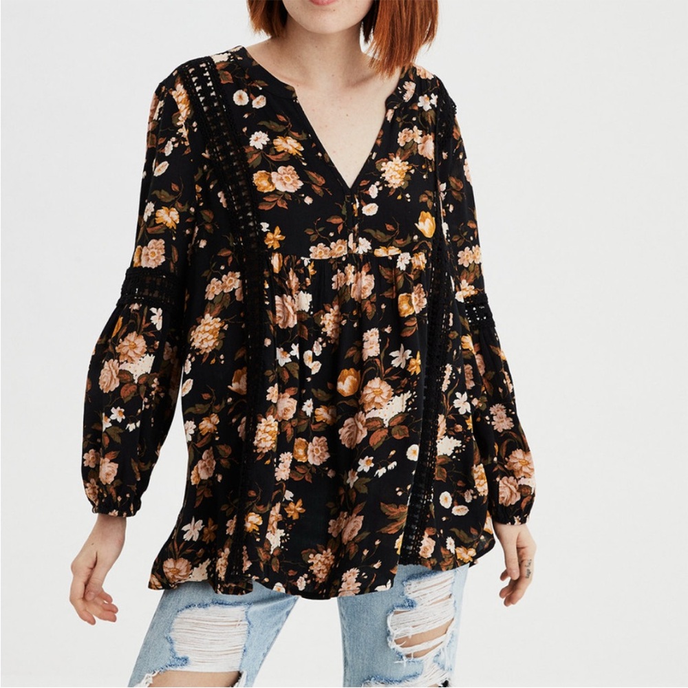 American Eagle Outfitters Lace Black & Floral Oversized V-Neck Blouse - Picture 3 of 7